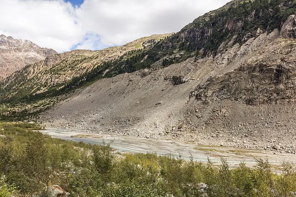 Authentischer Reisemoment in Engadin – passend zu Busreise Engadin im Winter – Route & Leistungen