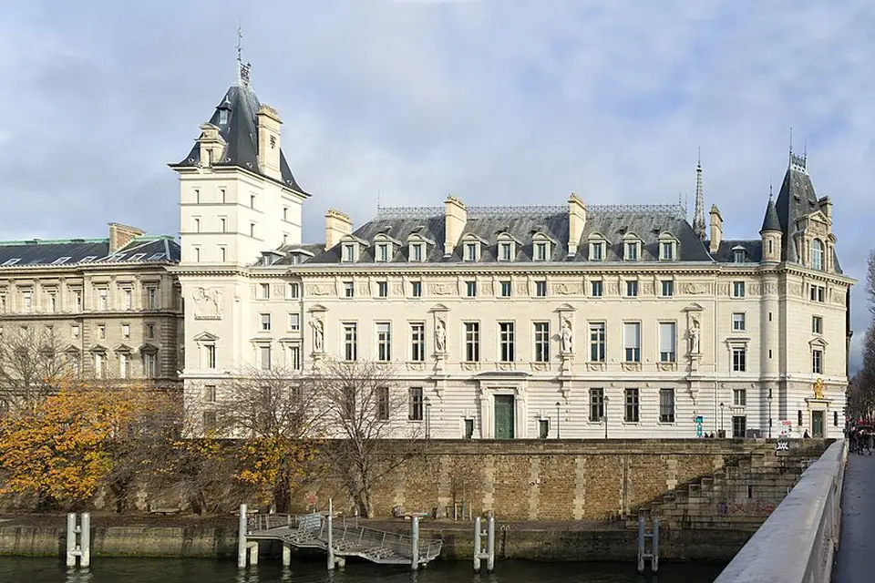 Landschaft und Sehenswürdigkeiten in Paris für Busreise Paris im Winter – Route & Leistungen