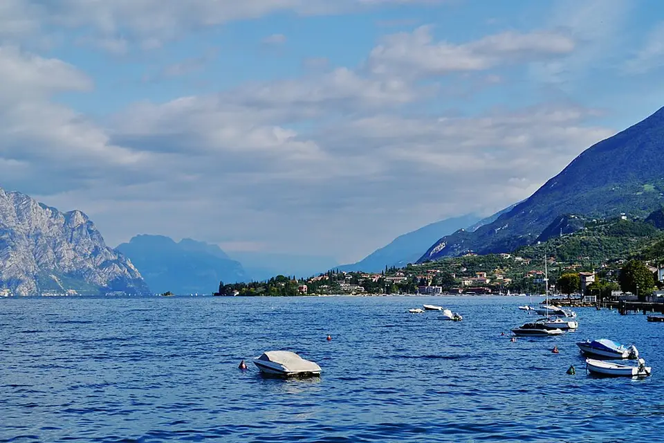 Authentischer Reisemoment in Gardasee – passend zu Busreise Gardasee mit viel Freizeit – Dauer & Komfort
