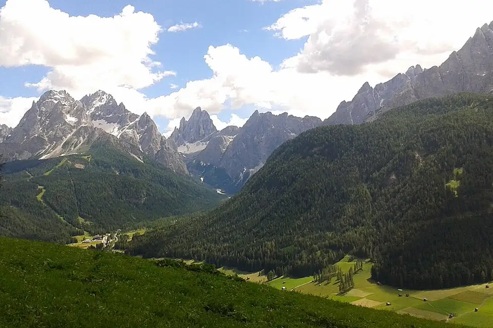 Stimmungsvolle Reiseansicht aus Südtirol für Busreise Südtirol übers Wochenende – Dauer & Komfort