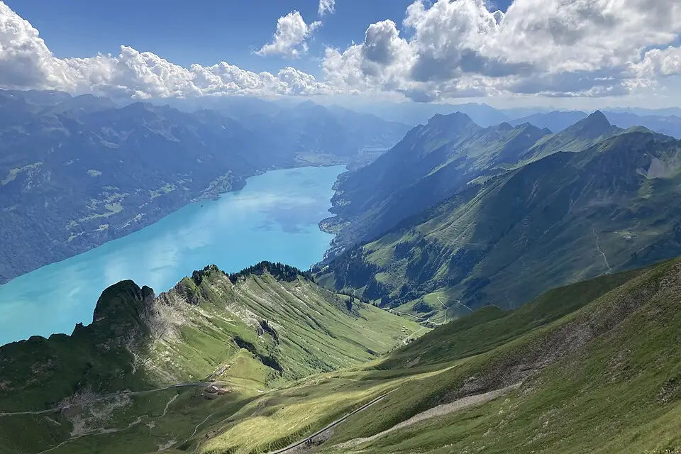 Landschaft und Sehenswürdigkeiten in Berner Oberland für Erlebnisreise Berner Oberland mit dem Bus – ehrlich eingeordnet