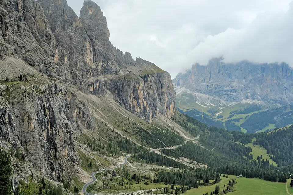 Stimmungsvolle Reiseansicht aus Südtirol für Busreise Südtirol mit Haustürabholung – Reisecheck