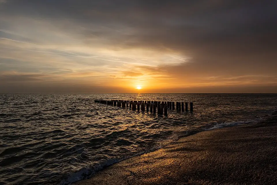 Stimmungsvolle Reiseansicht aus Zeeland für Kurzreise Zeeland mit dem Bus – Tipps zur Auswahl