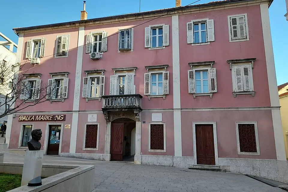 Landschaft und Sehenswürdigkeiten in Dalmatien für Busreise Dalmatien mit 4-Sterne-Hotel – Reiseguide