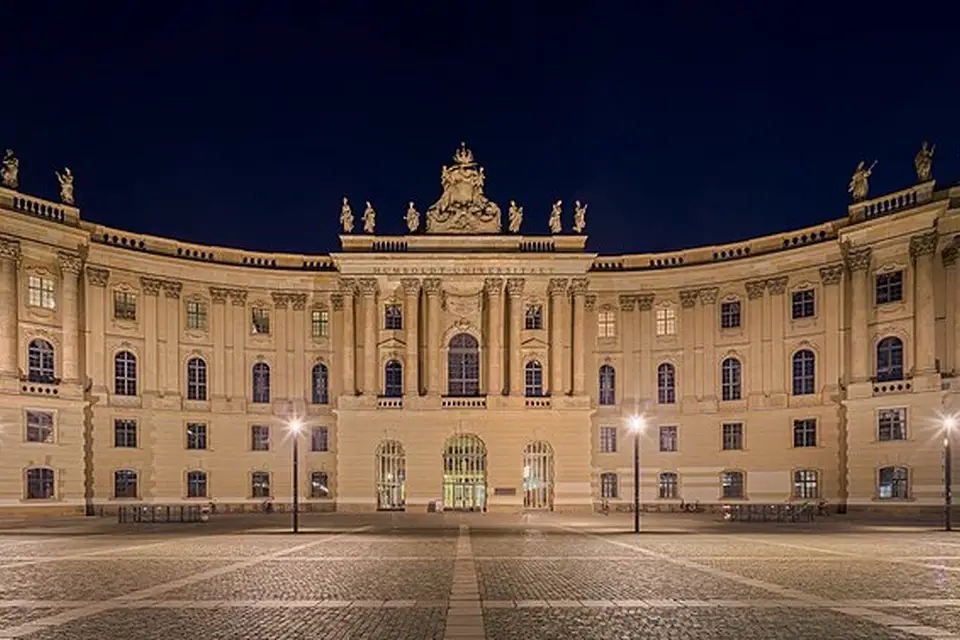 Stimmungsvolle Reiseansicht aus Berlin für Busreise Berlin ab Hamburg – Reisecheck