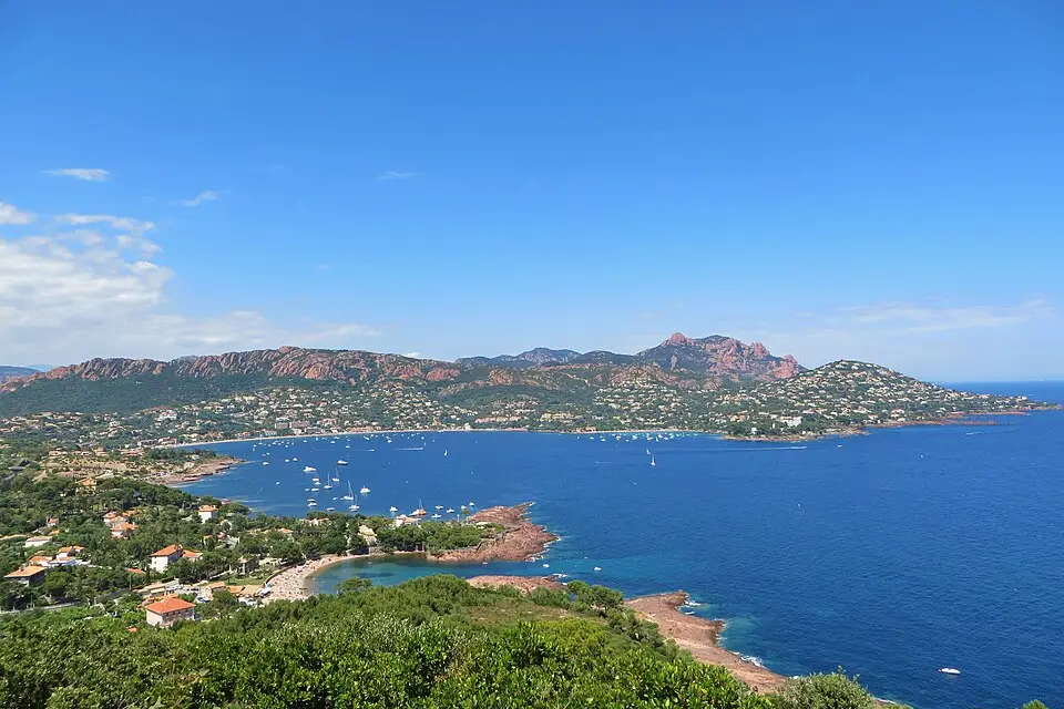 Stimmungsvolle Reiseansicht aus Côte d’Azur für Busreise Côte d’Azur ab Berlin – Route & Leistungen