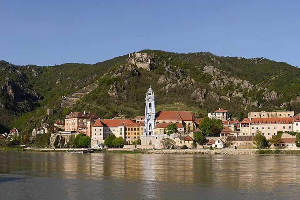 Stimmungsvolle Reiseansicht aus Wachau für Busreise Wachau ab Frankfurt – ehrlich eingeordnet