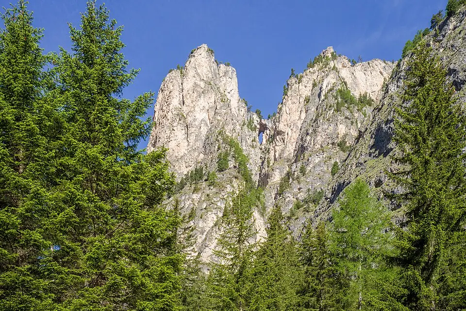 Stimmungsvolle Reiseansicht aus Südtirol für Busreise Südtirol für Senioren – Route & Leistungen