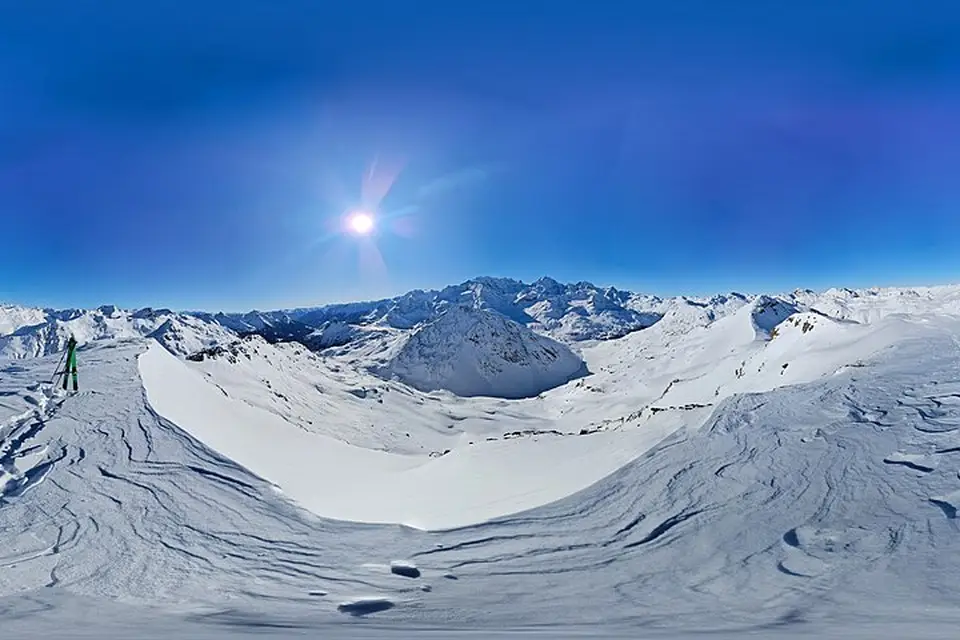 Landschaft und Sehenswürdigkeiten in Engadin für Premium Busreise Engadin – Reiseguide