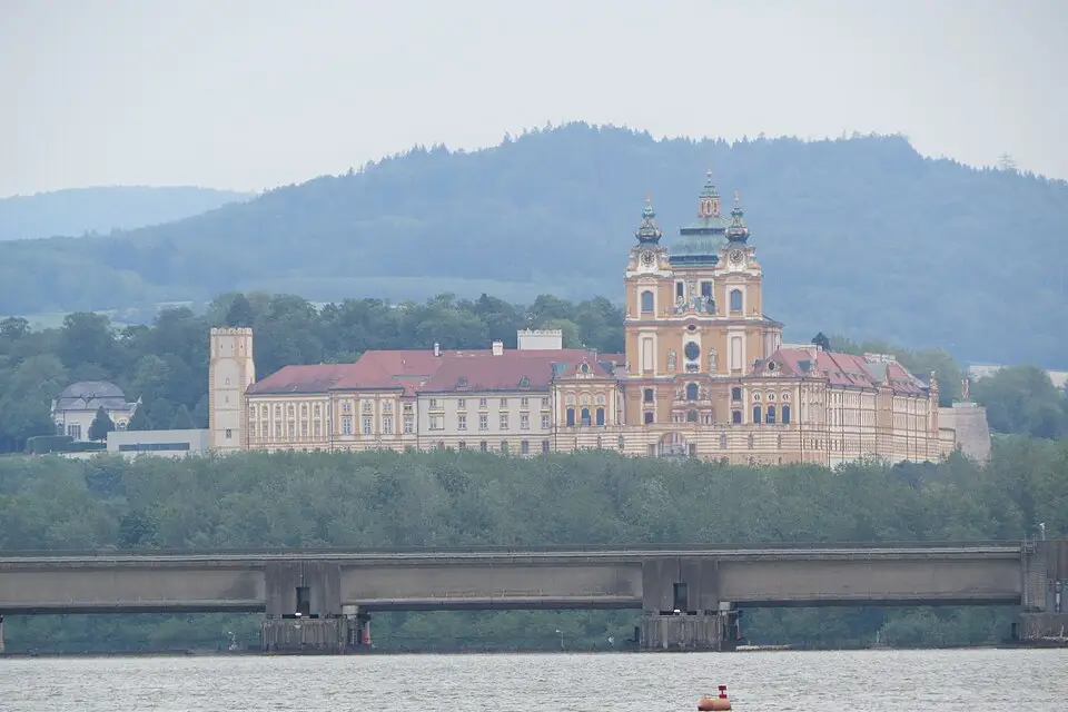 Stimmungsvolle Reiseansicht aus Wachau für Vereinsreise Wachau mit dem Bus – Tipps zur Auswahl