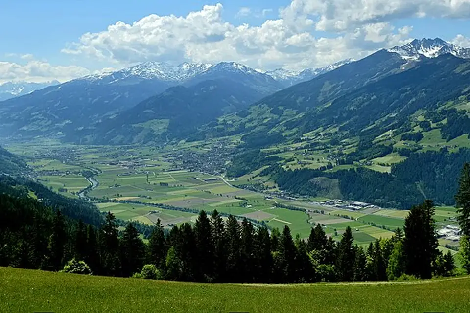 Stimmungsvolle Reiseansicht aus Zillertal für Busreise Zillertal mit Rollator – Reisecheck