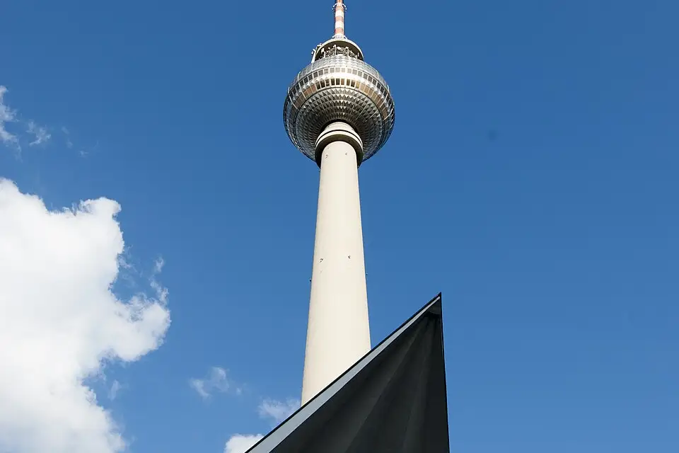 Stimmungsvolle Reiseansicht aus Berlin für Busreise Berlin mit Schifffahrt – Reisecheck