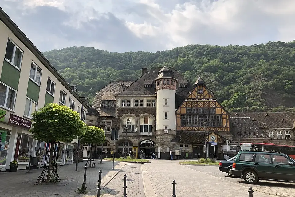 Stimmungsvolle Reiseansicht aus Mosel für Busreise Mosel ab Frankfurt – Dauer & Komfort