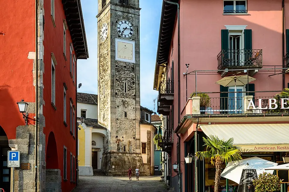 Authentischer Reisemoment in Tessin – passend zu Busreise Tessin Angebote vergleichen – Reiseguide
