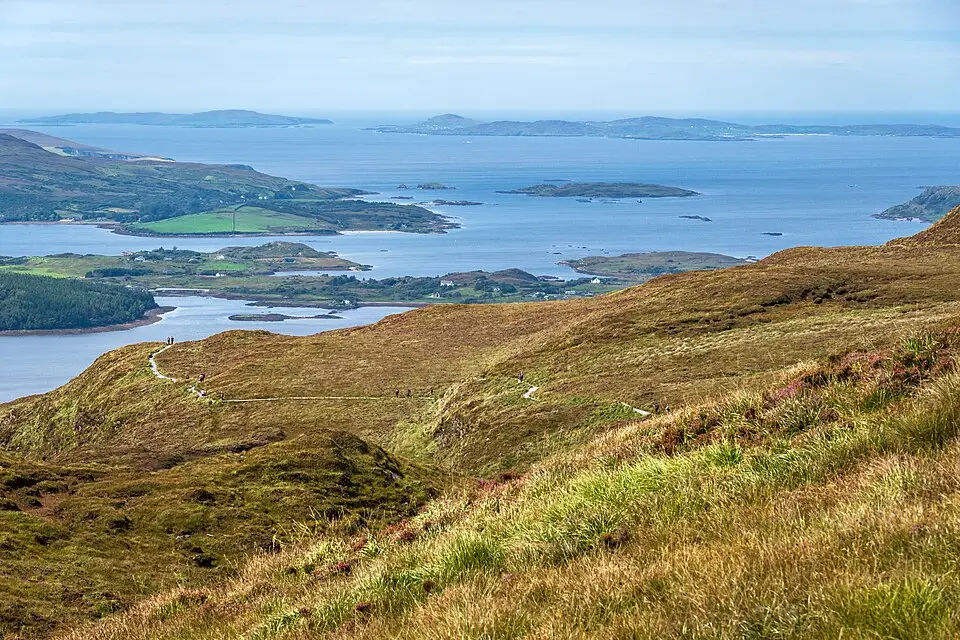 Stimmungsvolle Reiseansicht aus Irland für Busreise Irland für Senioren – ehrlich eingeordnet