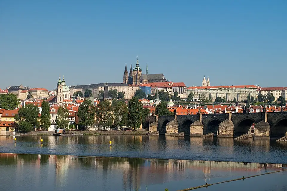 Authentischer Reisemoment in Prag – passend zu Busreise Prag mit Haustürabholung – Reiseguide