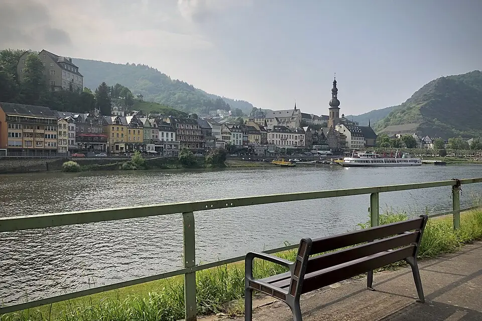 Stimmungsvolle Reiseansicht aus Mosel für Busreise Mosel ab Berlin – Reiseguide