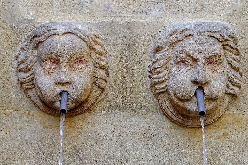 Stimmungsvolle Reiseansicht aus Provence für Busreise Provence mit Schifffahrt – Reiseguide