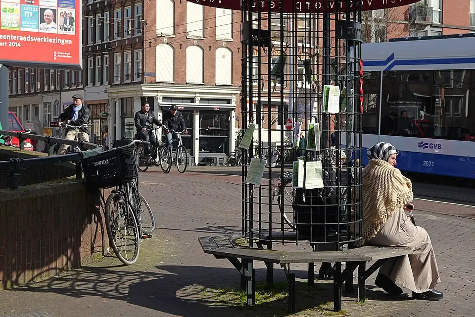 Landschaft und Sehenswürdigkeiten in Amsterdam für Busreise Amsterdam für Paare – ehrlich eingeordnet