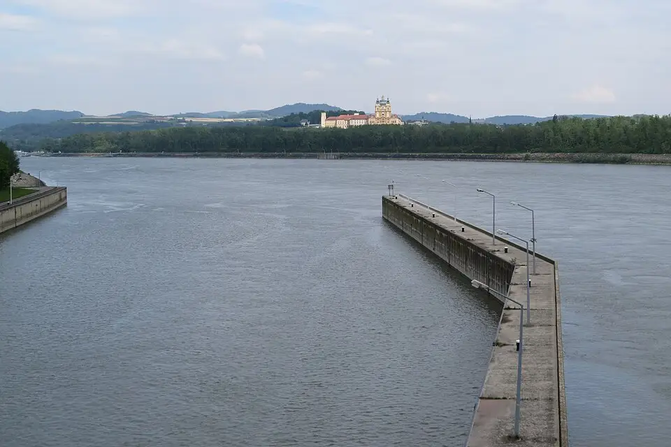 Stimmungsvolle Reiseansicht aus Wachau für Wellnessreise Wachau mit dem Bus – Route & Leistungen