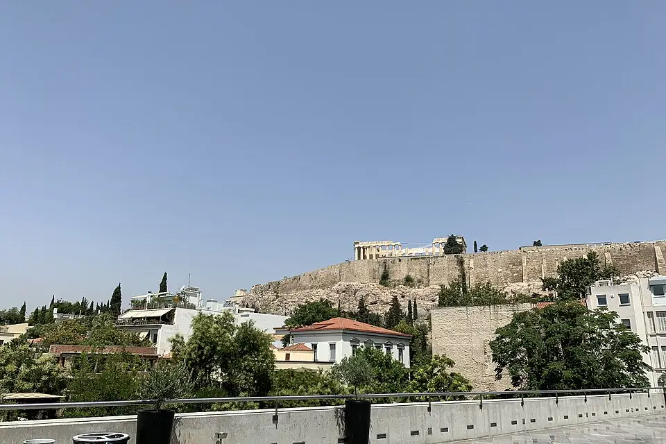 Landschaft und Sehenswürdigkeiten in Athen für Busreise Athen mit Panoramabahn – ehrlich eingeordnet
