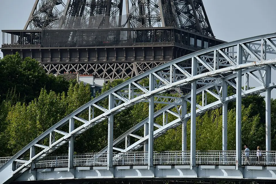 Authentischer Reisemoment in Paris – passend zu Premium Busreise Paris – ehrlich eingeordnet