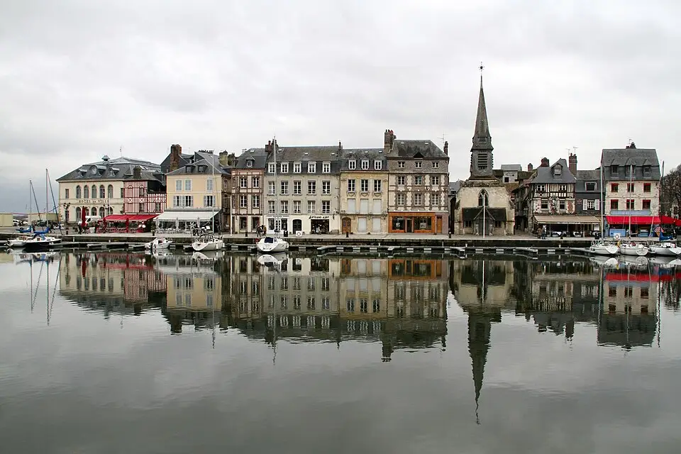 Landschaft und Sehenswürdigkeiten in Normandie für Busreise Normandie mit 4-Sterne-Hotel – Tipps zur Auswahl