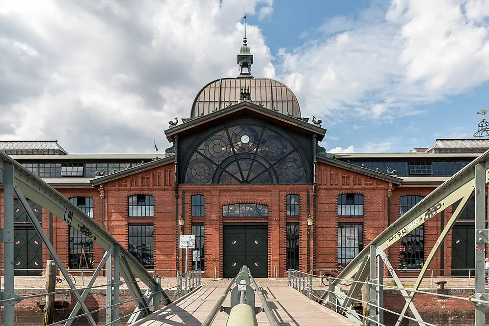 Authentischer Reisemoment in Hamburg – passend zu Busreise Hamburg ab Stuttgart – Tipps zur Auswahl