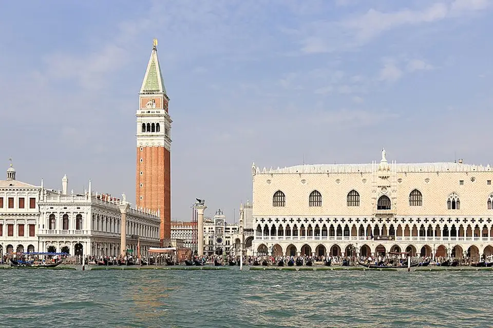 Landschaft und Sehenswürdigkeiten in Venedig für Adventsreise Venedig mit dem Bus – Reiseguide