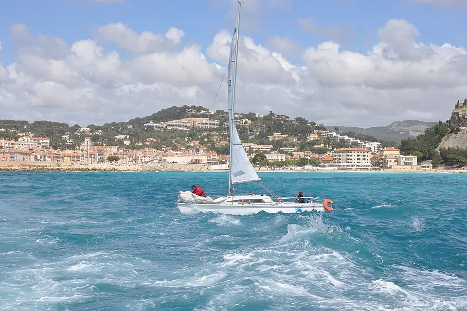 Stimmungsvolle Reiseansicht aus Provence für Busreise Provence 7 Tage – Reiseguide