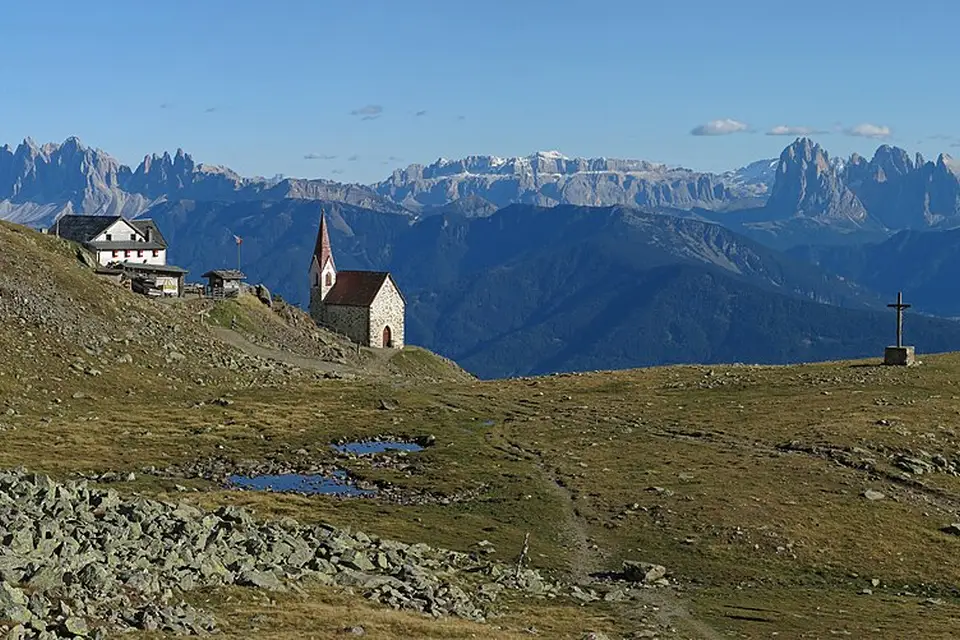 Stimmungsvolle Reiseansicht aus Südtirol für Busreise Südtirol ab Hamburg – Tipps zur Auswahl