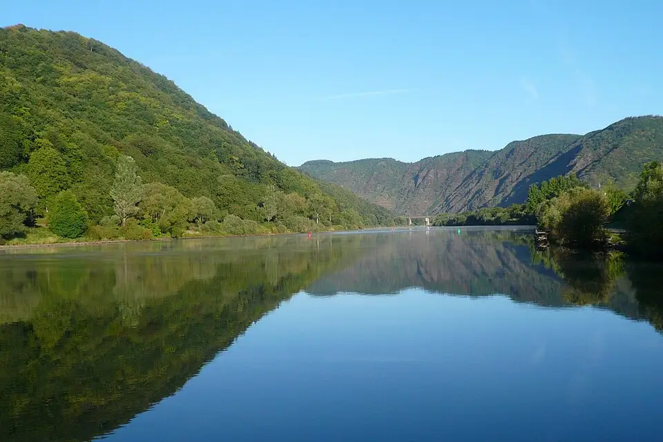 Authentischer Reisemoment in Mosel – passend zu Busreise Mosel ab NRW – ehrlich eingeordnet