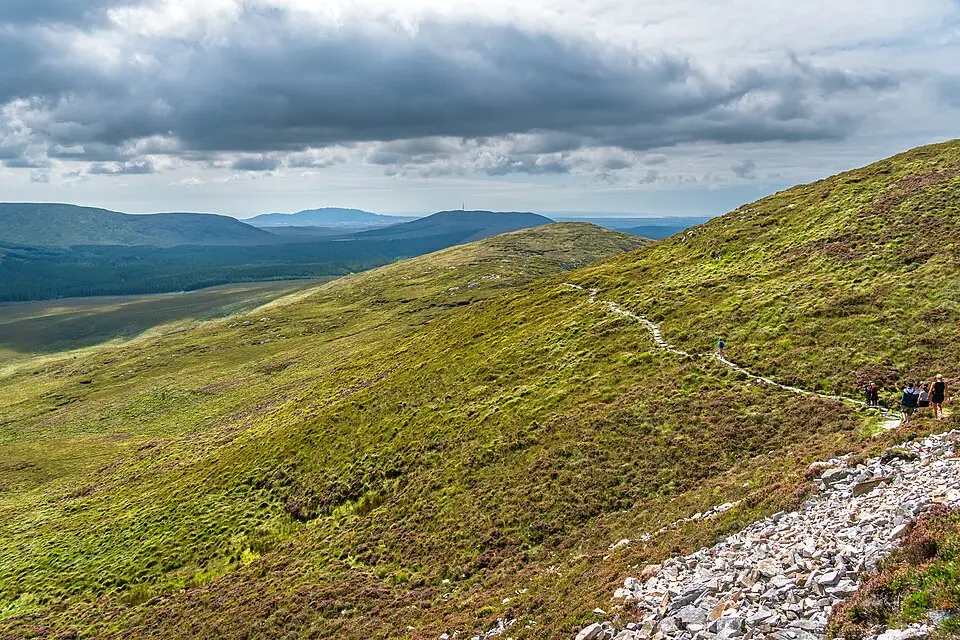 Authentischer Reisemoment in Irland – passend zu Busreise Irland für Senioren – ehrlich eingeordnet