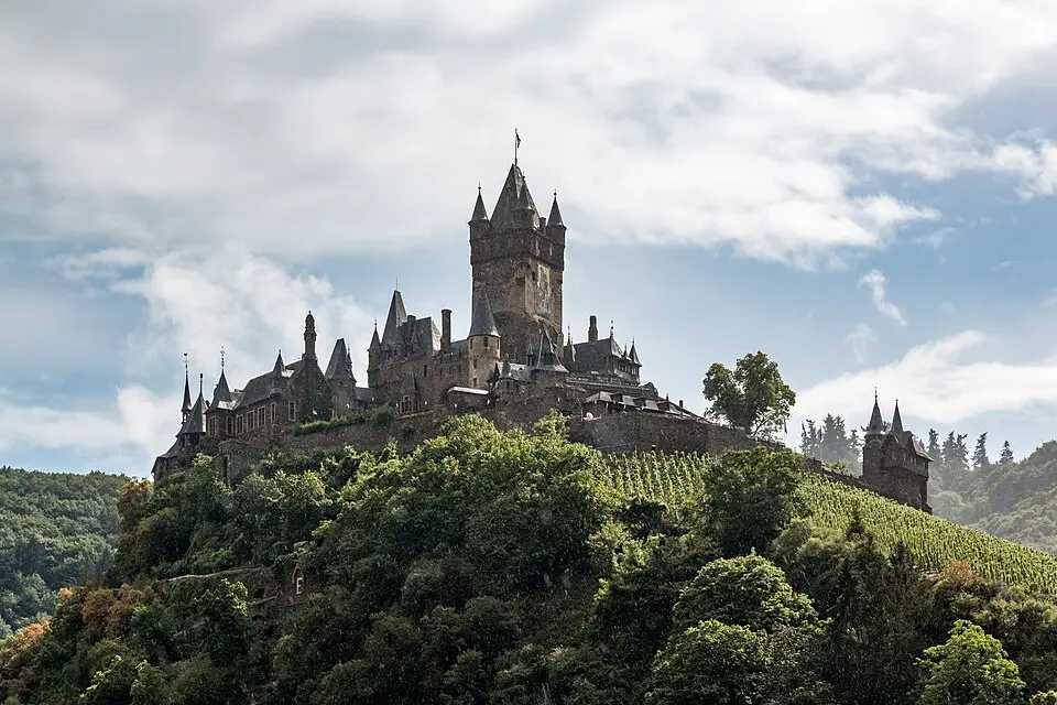 Authentischer Reisemoment in Mosel – passend zu Busreise Mosel – Route & Leistungen