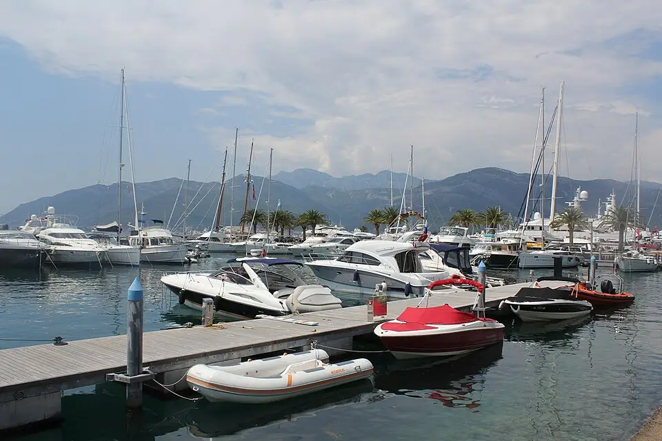 Stimmungsvolle Reiseansicht aus Montenegro für Busreise Montenegro in kleiner Gruppe – Tipps zur Auswahl