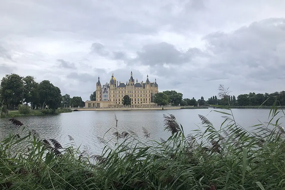 Stimmungsvolle Reiseansicht aus Mecklenburgischen Seenplatte für Busreise Mecklenburgische Seenplatte ab NRW – Reiseguide
