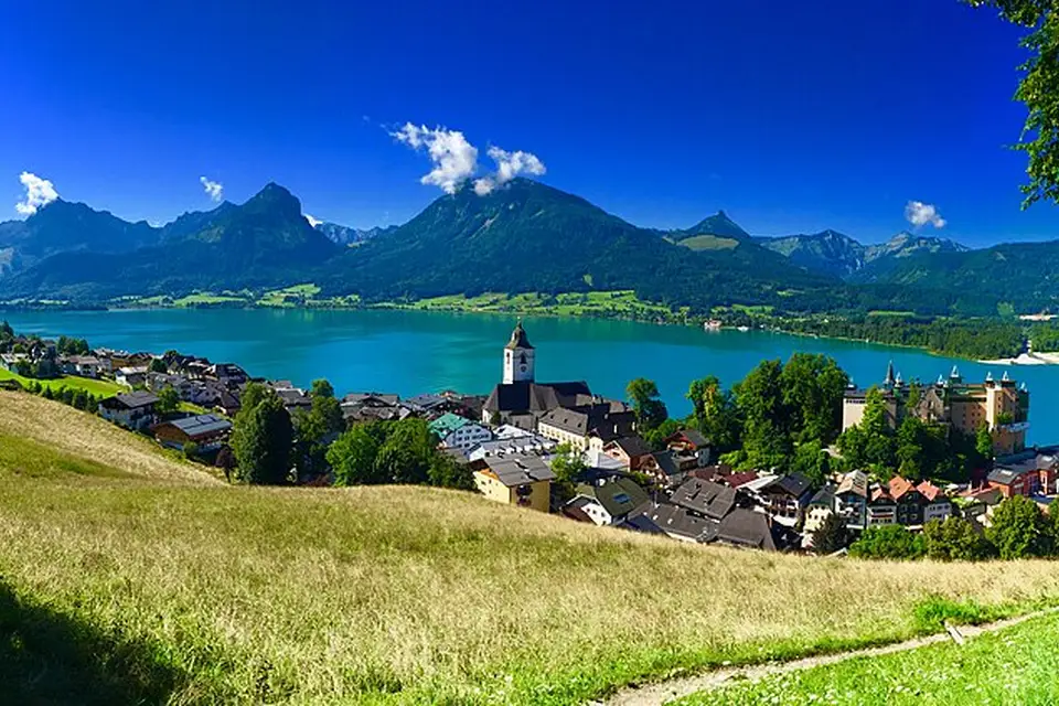 Landschaft und Sehenswürdigkeiten in Salzkammergut für Busreise Salzkammergut im Herbst – Reiseguide