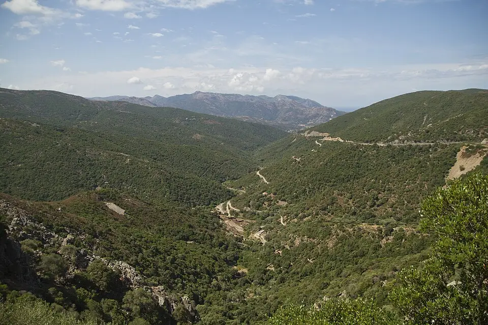 Stimmungsvolle Reiseansicht aus Sardinien für Kurzreise Sardinien mit dem Bus – ehrlich eingeordnet