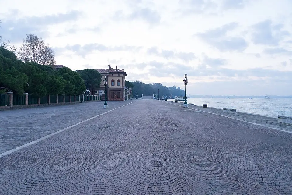 Landschaft und Sehenswürdigkeiten in Venedig für Busreise Venedig im Sommer – Reisecheck