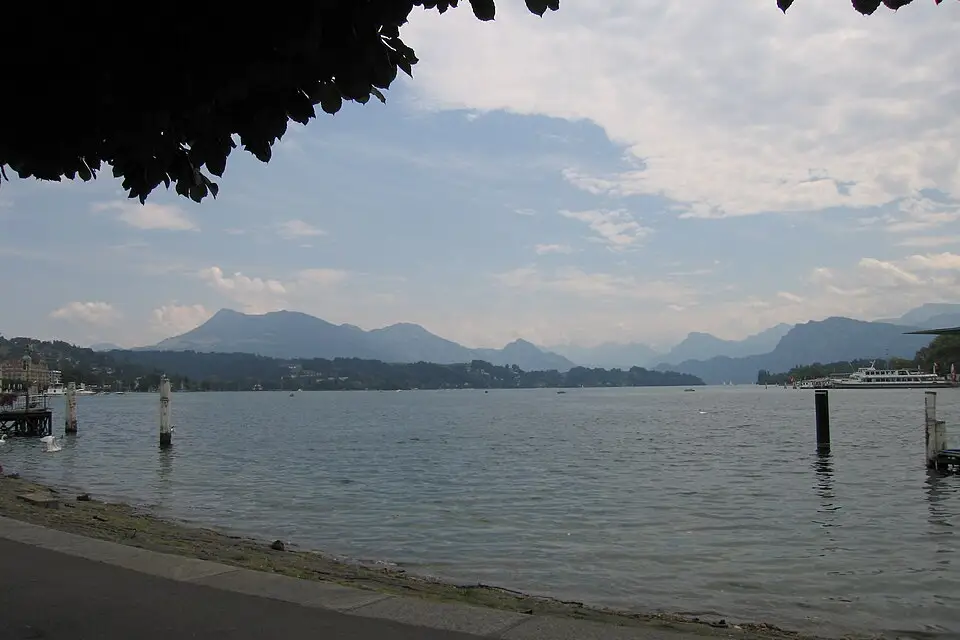 Landschaft und Sehenswürdigkeiten in Vierwaldstättersee für Busreise Vierwaldstättersee ab Frankfurt – Reisecheck