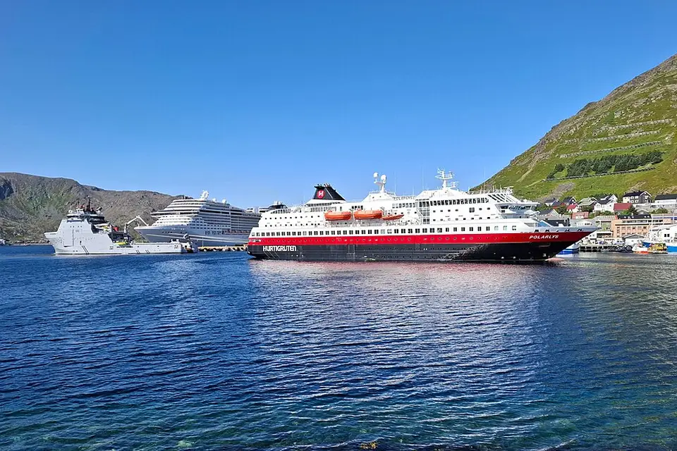 Stimmungsvolle Reiseansicht aus Nordkap für Busreise Nordkap mit Schifffahrt – ehrlich eingeordnet