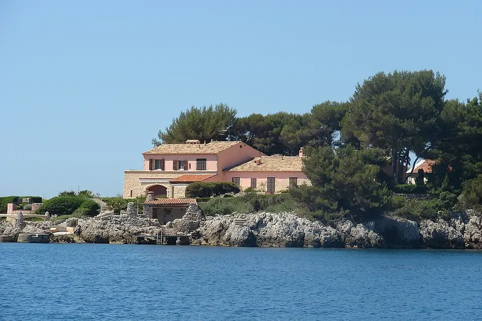 Landschaft und Sehenswürdigkeiten in Côte d’Azur für Busreise Côte d’Azur mit Panoramabahn – Dauer & Komfort