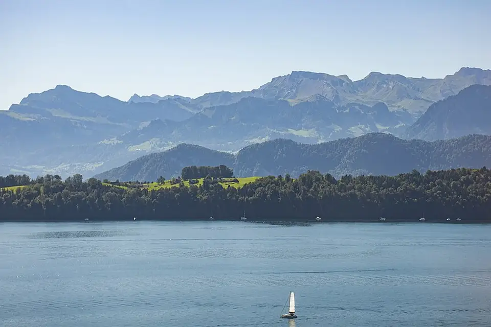 Authentischer Reisemoment in Vierwaldstättersee – passend zu Busreise Vierwaldstättersee ab Frankfurt – Reisecheck