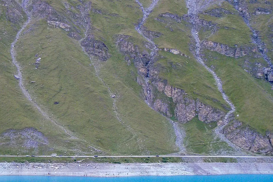 Stimmungsvolle Reiseansicht aus Wallis für Adventsreise Wallis mit dem Bus – Dauer & Komfort