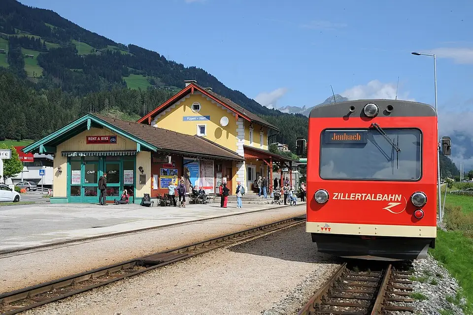 Stimmungsvolle Reiseansicht aus Zillertal für Günstige Busreise Zillertal – Reisecheck