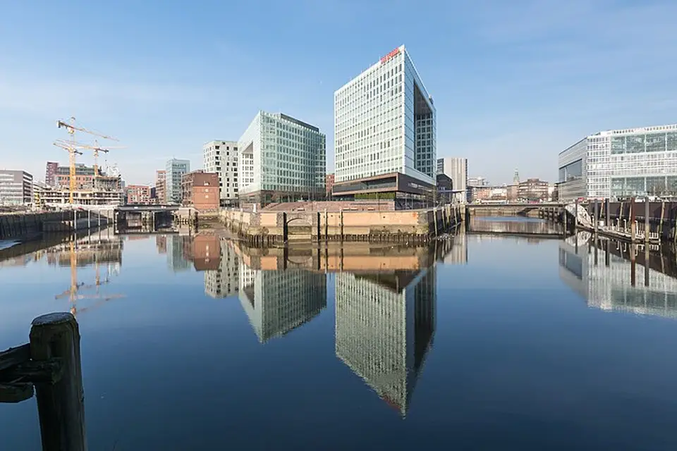 Authentischer Reisemoment in Hamburg – passend zu Busreise Hamburg mit Haustürabholung – Tipps zur Auswahl