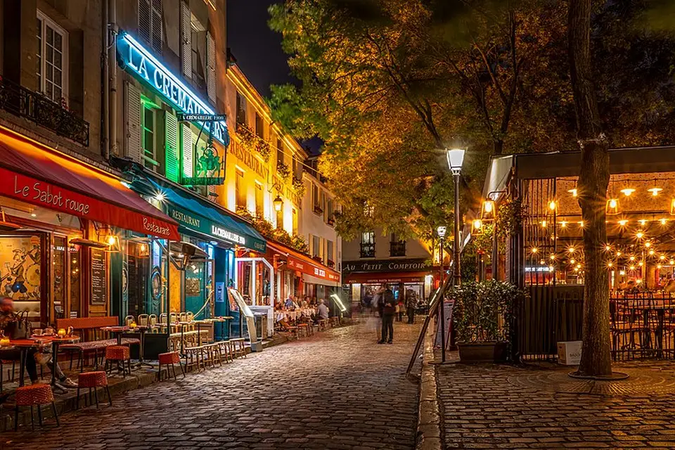 Authentischer Reisemoment in Paris – passend zu Günstige Busreise Paris – ehrlich eingeordnet