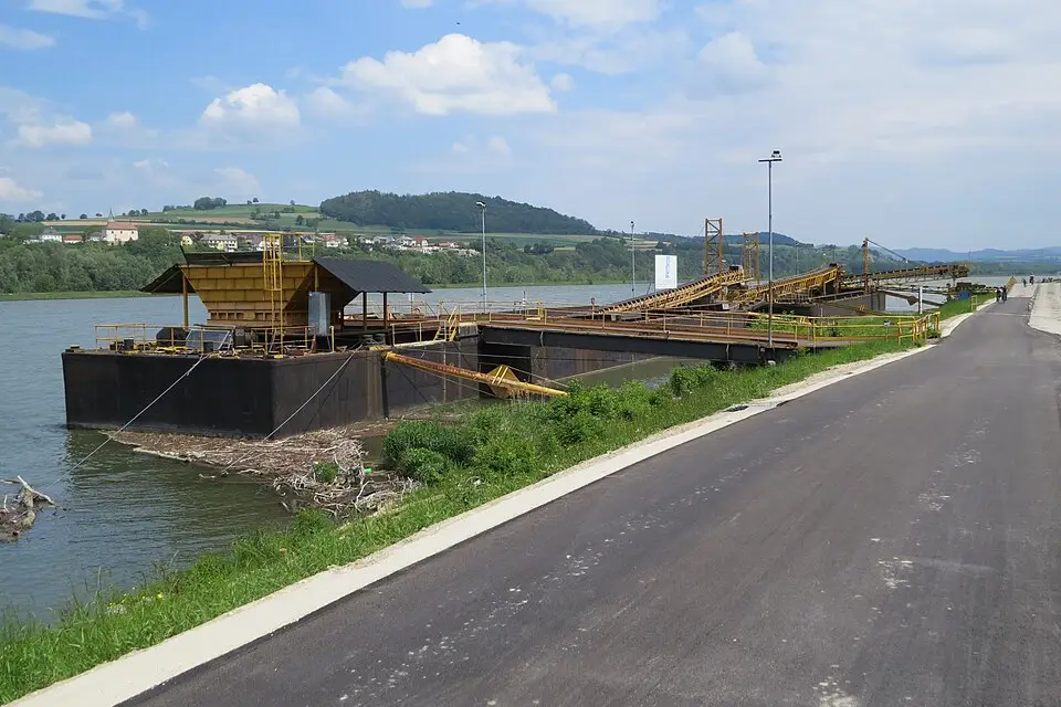 Stimmungsvolle Reiseansicht aus Wachau für Busreise Wachau im Sommer – Route & Leistungen