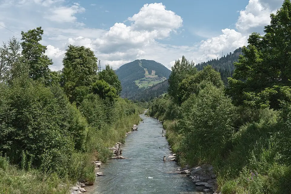 Authentischer Reisemoment in Tirol – passend zu Busreise Tirol mit Schifffahrt – Reisecheck