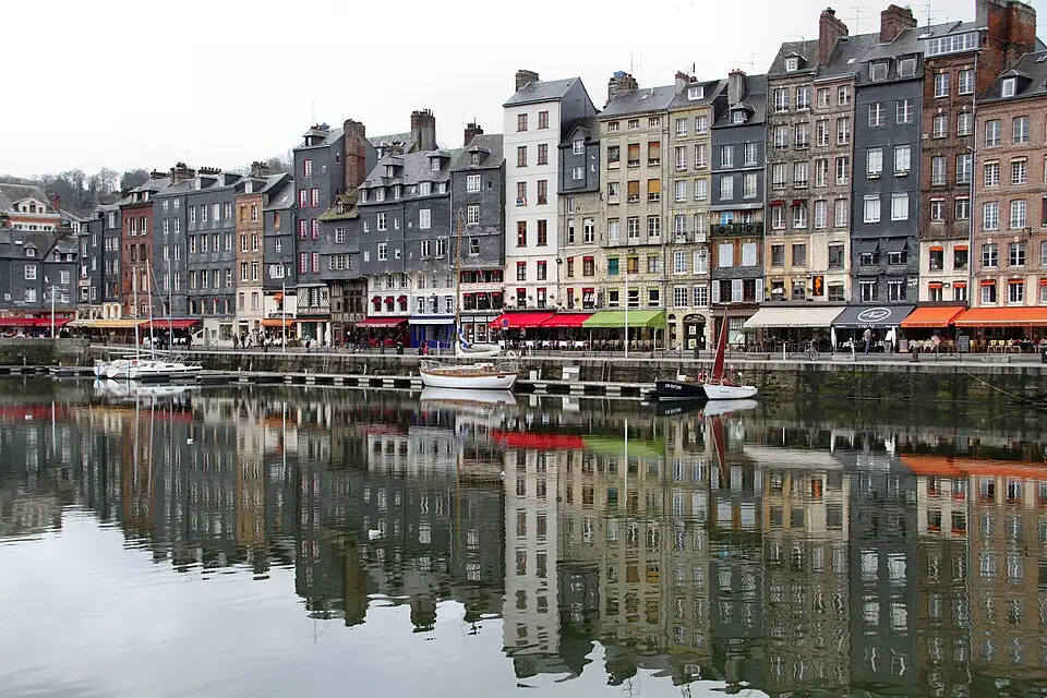 Authentischer Reisemoment in Normandie – passend zu Weihnachtsreise Normandie mit dem Bus – Tipps zur Auswahl